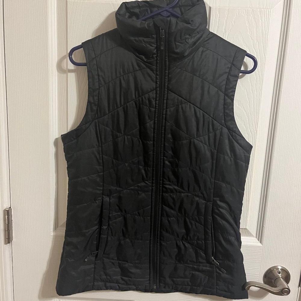 Columbia Black Vest - Size Small